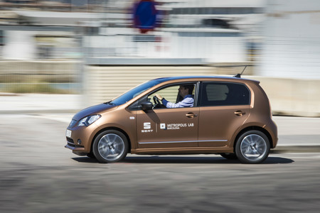 SEAT pone el ejemplo de car-sharing, inicia con el eMii en Barcelona