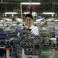 Honda está construyendo la fábrica de motos más grande del mundo. Y es solo el inicio del contrataque de Japón contra China 