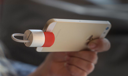 K’ablekey, el dispositivo dos en uno que permite guardar archivos y cargar la batería del iPhone