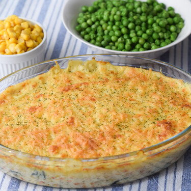 Pastel de patata y pescado: un plato casero irresistible, ideal para dar de comer a un regimiento