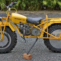 Una moto-tractor de hace 60 años sigue fabricándose porque tiene gasolina en las ruedas, flota y hace algo que ninguna otra: sustituir a un burro