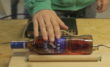 Musica electrónica con botellas de Brugal, si <em>el señor Anís del Mono</em> levantara la cabeza... 