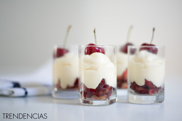 Receta rápida de chupitos de cereza y mascarpone