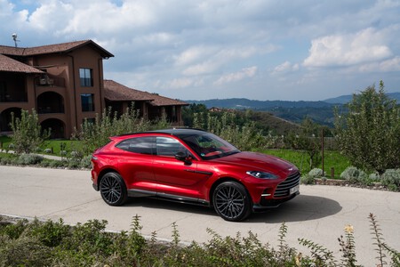 Aston Martin DBX707