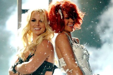 A Simon Cowell ahora se le antoja Rihanna, ¿Quién dijo Britney Spears?