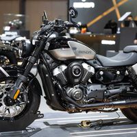 China ya no quiere copiar a BMW, quiere robarle su alma. Han inventado un motor bóxer híbrido que puede revolucionar las motos