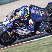 Lorenzo Baldasarri lidera el triplete de Yamaha en una carrera detenida por el accidente de Bahattin Sofuoglu