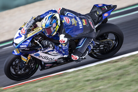 Lorenzo Baldasarri lidera el triplete de Yamaha en una carrera detenida por el accidente de Bahattin Sofuoglu