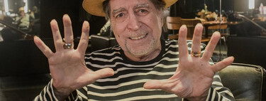 Así vive Joaquín Sabina en Madrid: una casa de 300 metros cuadrados en dos plantas de estética barroca y repleta de libros y discos