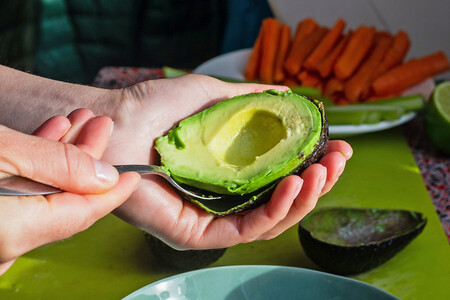 Siete recetas ligeras con aguacate para un picoteo del finde sencillo y saludable (bajo en carbohidratos)