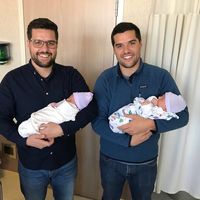 La bonita historia de dos hermanos gemelos que se convirtieron en padres primerizos el mismo día
