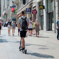 Los patinetes eléctricos llegaron como una solución de movilidad en las ciudades. A la ciencia le preocupa que sean la puerta a la obesidad distópica que vimos en 'Wall-E'