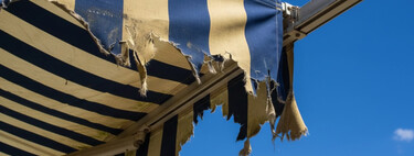 El toldo a la basura por el viento y la lluvia: estos son los casos en los que el seguro paga la fiesta