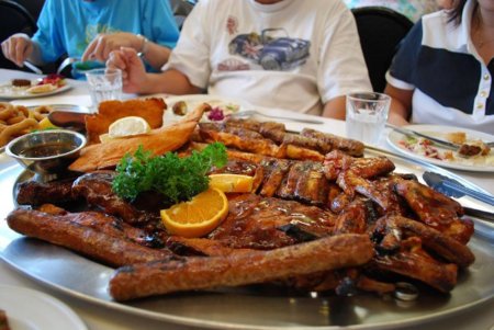 Pocos hidratos y muchas grasas en la dieta española