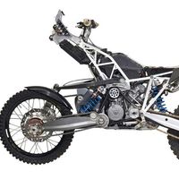 ¡Impresionante! Esta KTM 990 Adventure tiene tracción doble y pesa 40 kg menos que el modelo original 