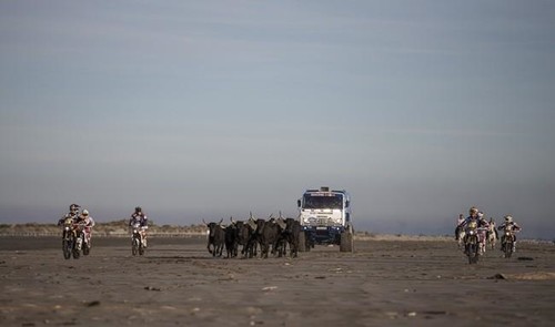 Gardians of Dakar, de nuevo Red Bull asombra con el vídeo previo del Dakar 2015 
