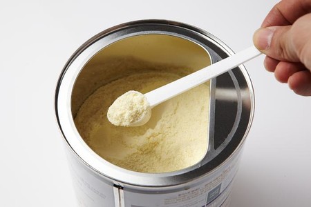 Algunas leches de fórmula infantil contienen más azúcar que las bebidas gaseosas