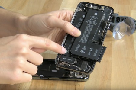 iFixit finalmente abre el iPhone 11 Pro: hay indicios de una posible carga bilateral