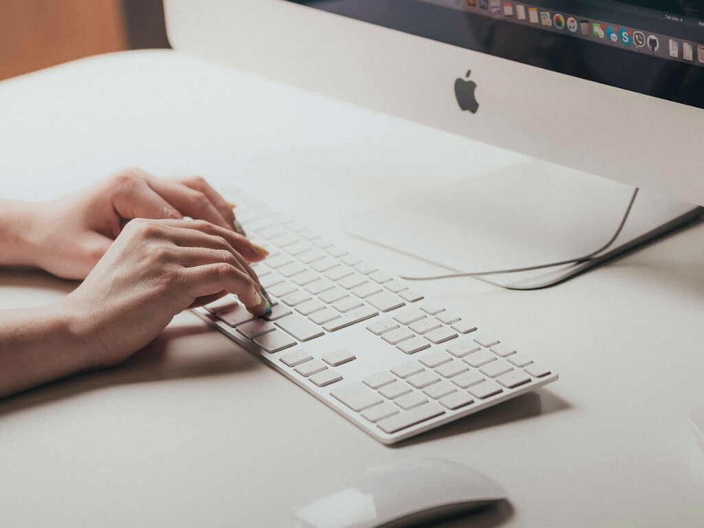 Apple envió un correo electrónico a las siete de la mañana preguntando sobre el teletrabajo. El personal se lo tomó regular Apple envió un correo electrónico a las siete de la mañana preguntando sobre el teletrabajo. El personal se lo tomó regular