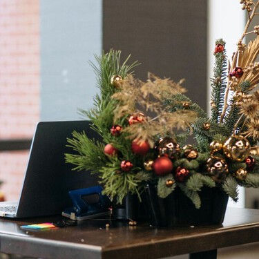 Decoración de Navidad para oficinas: detalles para adornar tu lugar sin gastar mucho