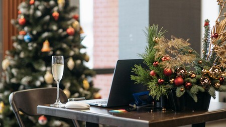 Decoración de Navidad para oficinas: detalles para adornar tu lugar sin gastar mucho