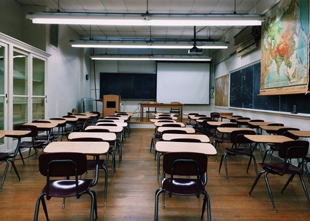 Enseñar es más que solo impartir clase: de acuerdo con un nuevo reporte, los profesores españoles trabajan más que los europeos