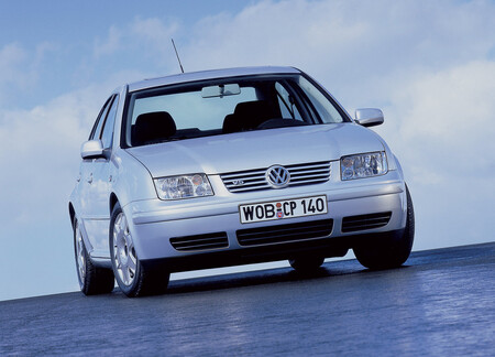 Por esta razón algunos autos alemanes tenían espejos retrovisores asimétricos: desde Volkswagen a Audi y Mercedes por igual