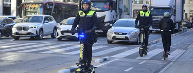 Valencia se ha llenado de patinetes que no respetan las normas de tráfico. Solución: patrullas de patinadores