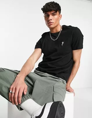 Camiseta negra con bordado de rosas de New Look