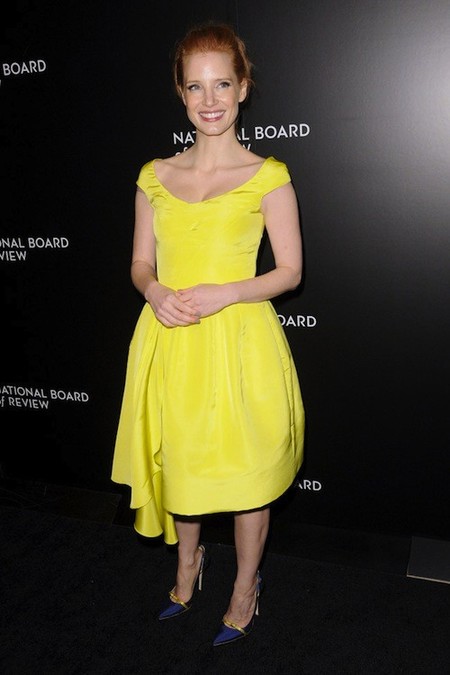 Eso de que el amarillo es color de mal fario no va con Jessica Chastain