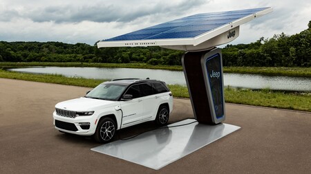 Jeep muestra las primeras imágenes de la nueva versión híbrida enchufable de Grand Cherokee 2022