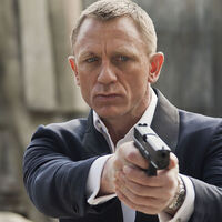 El guionista de la nueva película de James Bond da pistas sobre su aproximación al personaje: "Ha sobrevivido porque su esencia es como un diamante" 