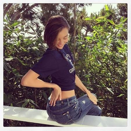 Parece que a Miranda Kerr ya le han salido mariposillas en el estómago