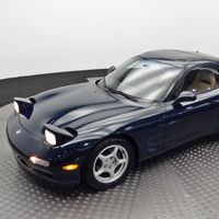 La fiebre de los nuevos clásicos: alguien va a pagar mucho dinero por este Mazda RX-7 de 1994 y 7.000 km