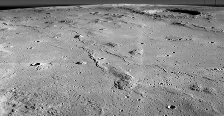 Se descubre una cueva en la Luna idónea para futuras bases lunares