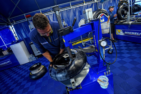 Michelin se defiende de las acusaciones en MotoGP: "A veces los pilotos olvidan que el neumático no es el único factor"
