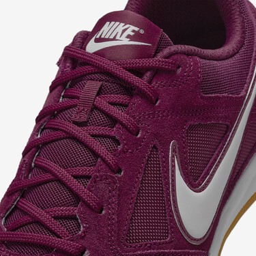 El color más elegante para el otoño está en estas zapatillas de Nike: cómodas, modernas y con descuento de la mitad de su precio