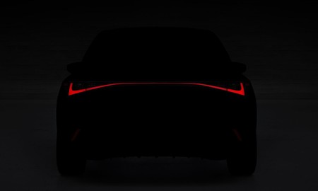 No, no es un SEAT León: el Lexus IS 2021 se asoma desde la oscuridad de su teaser