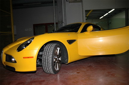 Alfa 8C Competizione amarillo