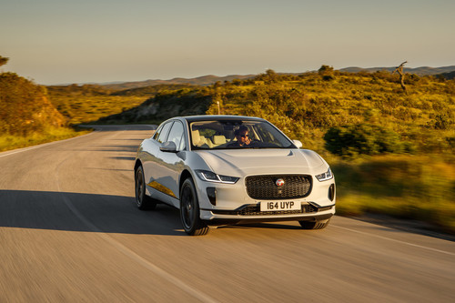 Probamos el Jaguar I-PACE, un coche eléctrico de 400 CV en formato SUV que te hará olvidar el Tesla Model X
