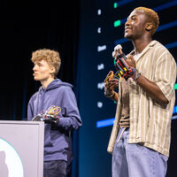 Mãos que falam todas as línguas, streaming descentralizado e ensino de braile acessível: estudantes criam tecnologias de acessibilidade em 72h com Copilot 