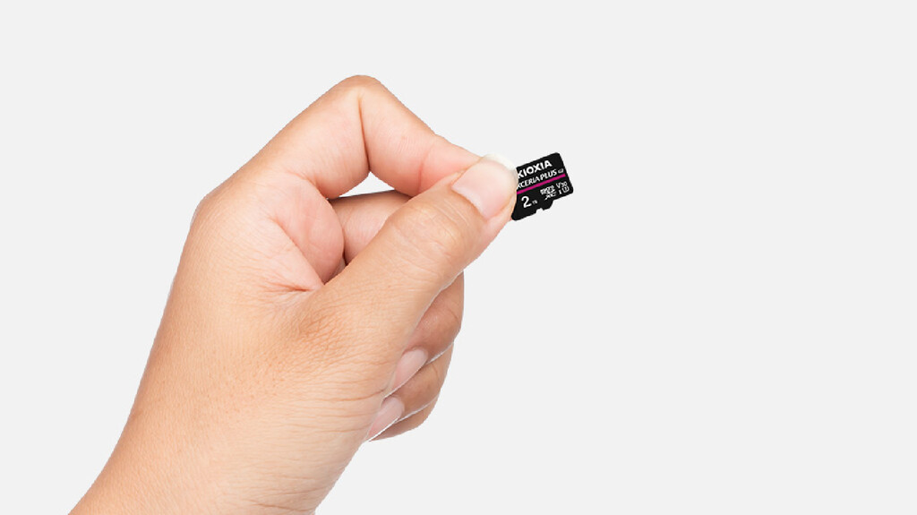 Todavía quedan móviles Xiaomi compatibles con microSD: por qué te recomiendo no usarlas nunca 