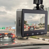 ¿Es legal instalar una cámara en tu auto para grabar todo 24 horas? Esto dice la ley en México