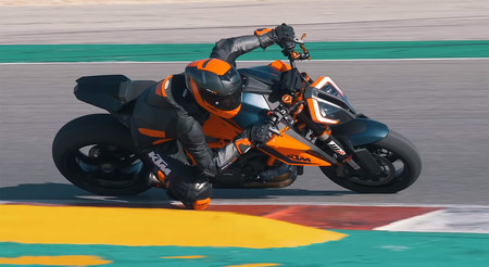 Ktm 1290 Super Duke R 2020 Video