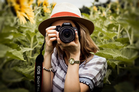 Cómo sujetar correctamente la cámara para lograr fotos perfectamente nítidas
