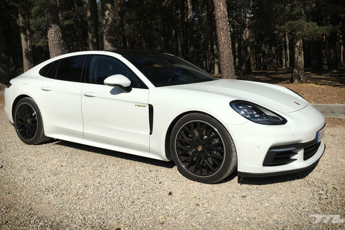 ¿Protocolo anticontaminación? Así se hacen 44 kilómetros sin emisiones en un Porsche Panamera 4 E-Hybrid de 462 CV