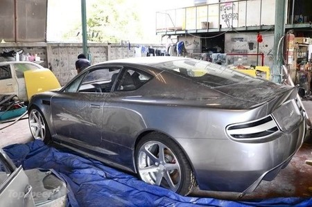 Replica de Aston Martin DB9 sobre Opel Calibra