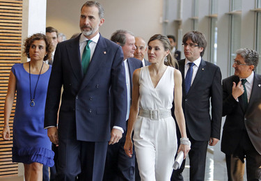 Doña Letizia se decanta por el blanco y Massimo Dutti para entregar los Premios Fundación Princesa de Girona  
