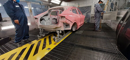 Ford Cuautitlan Pinta Un Mustang Mach E Rosa Por Accidente 2