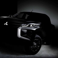 Mitsubishi L200 deja atrás las fotos espía y revela su primer teaser frontal 